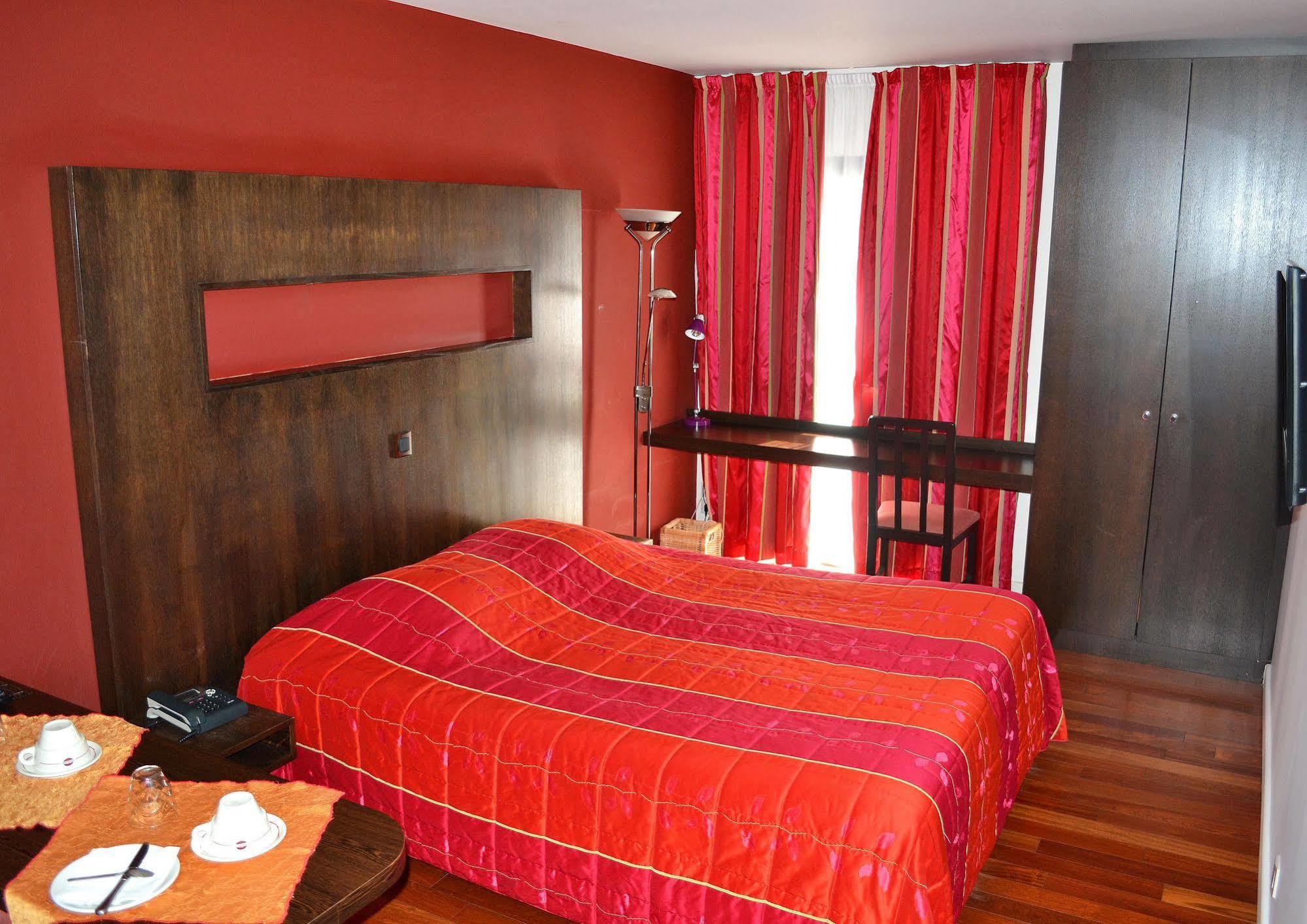 Hôtel la Scala Pithiviers Esterno foto