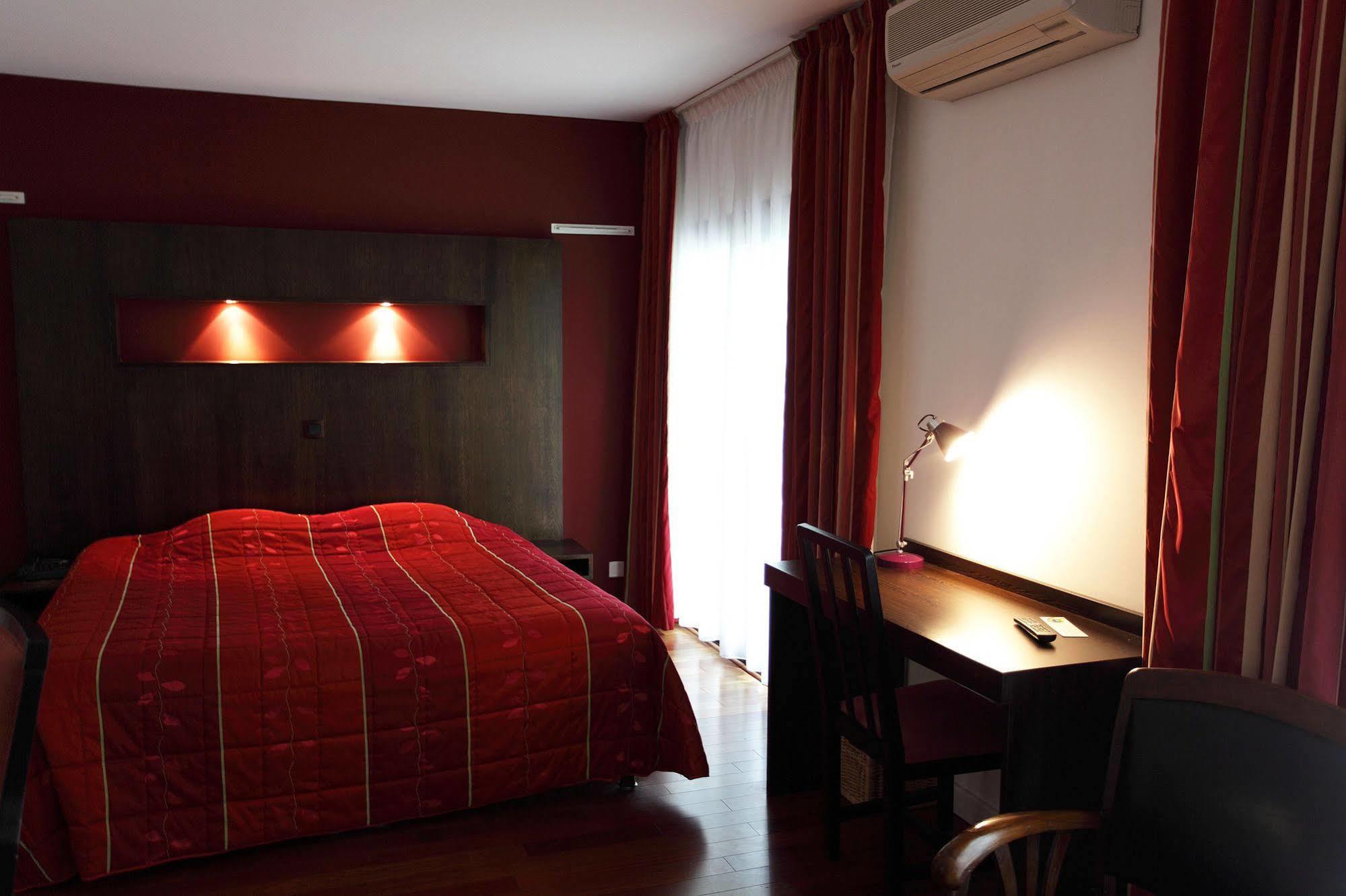 Hôtel la Scala Pithiviers Esterno foto